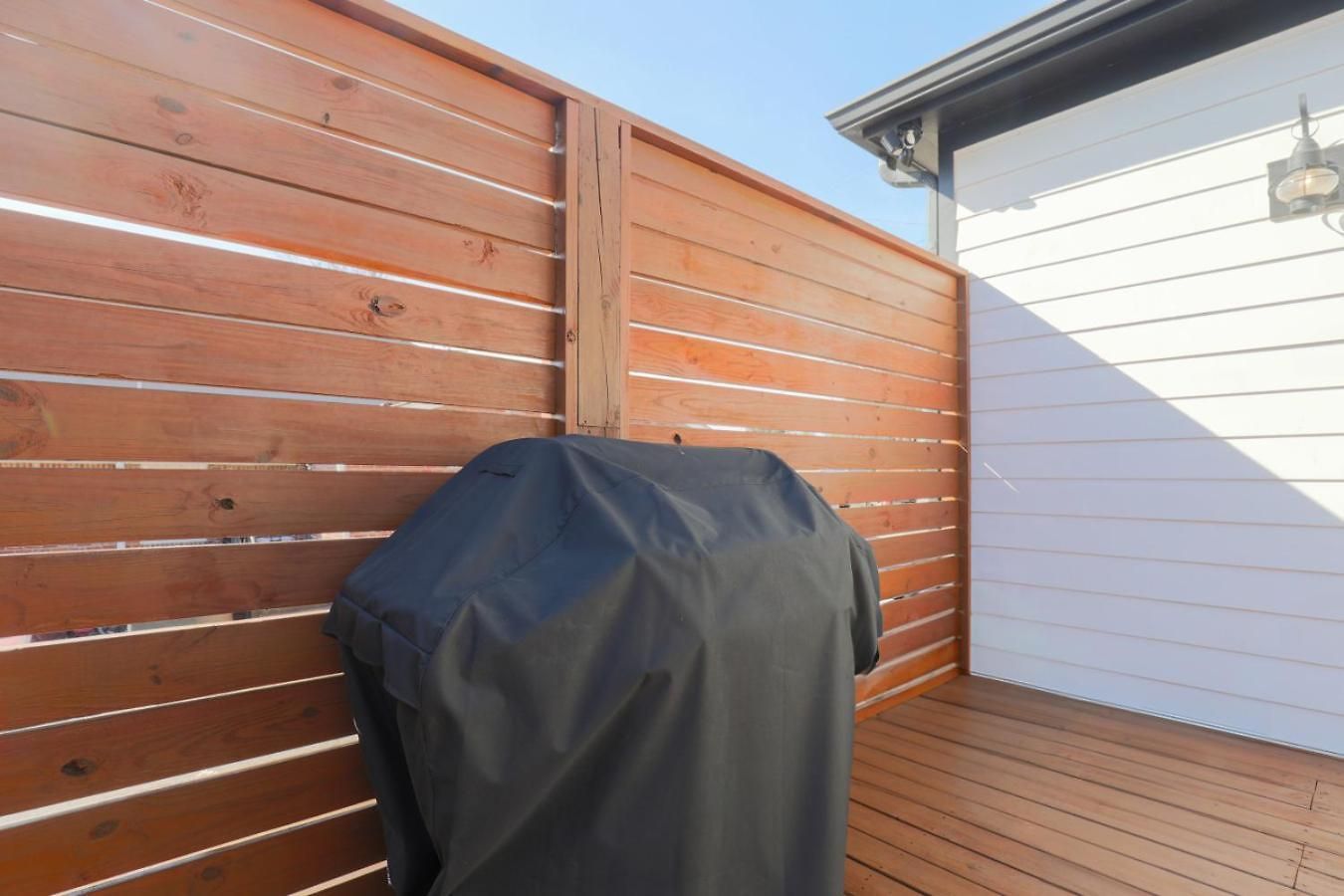 Germantown-adjacent 4br With Private Deck & Grill Holiday home *