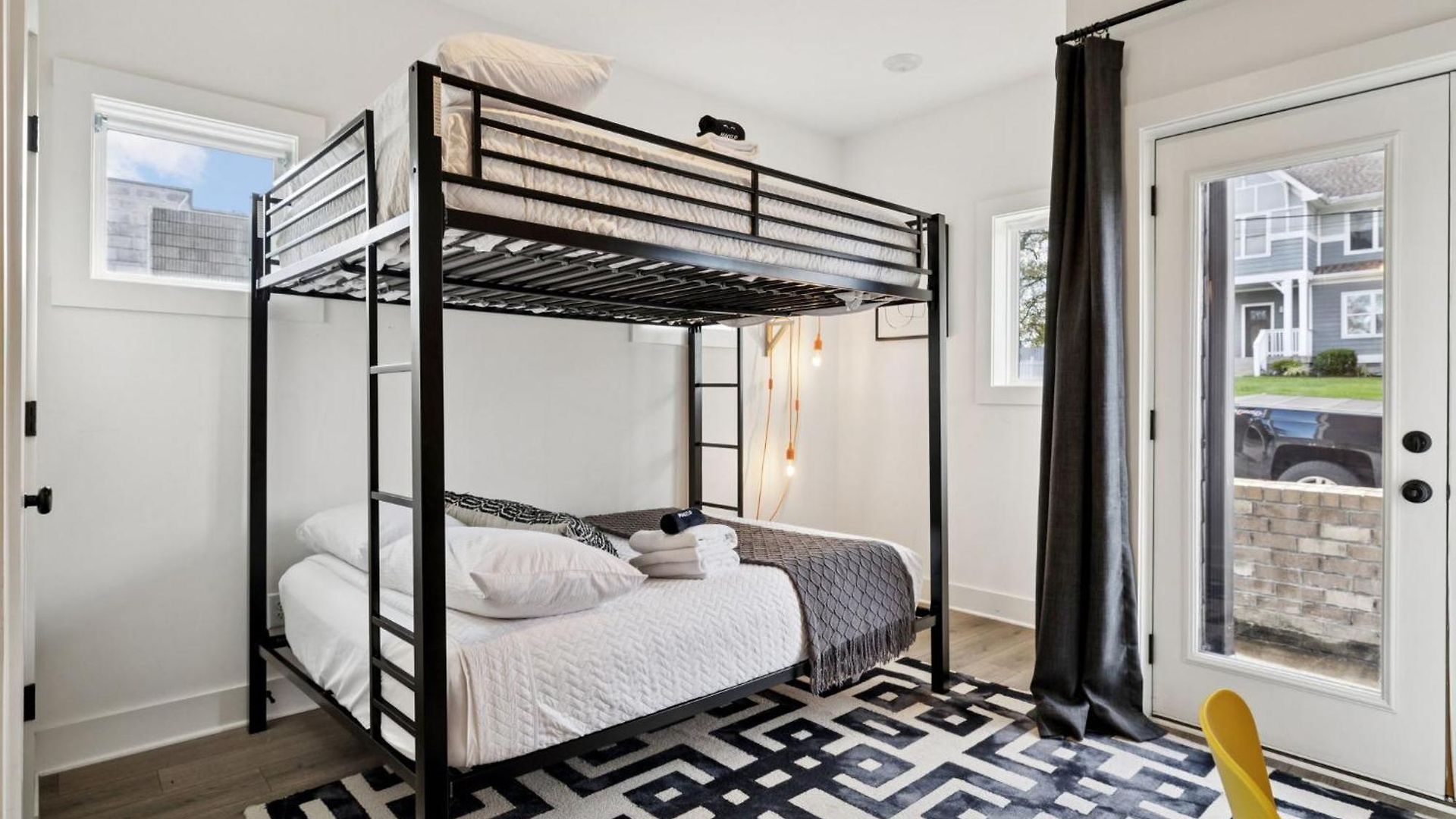 New Nash Modern Luxurious Space W Rooftop Views * Nashville