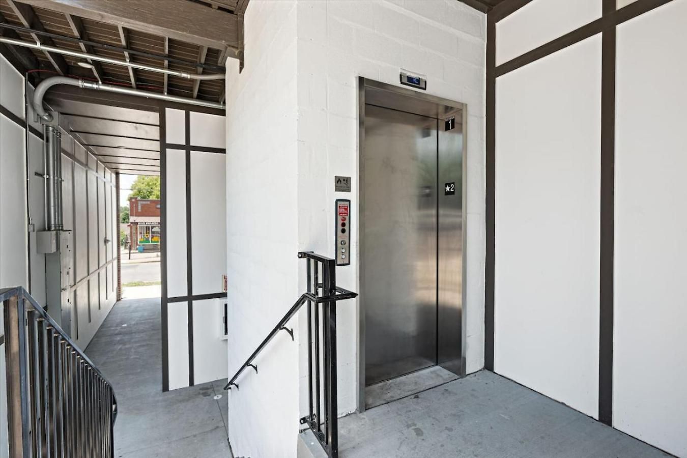 Sleeps 16 Two Side By Side Only 3 Miles Broadway