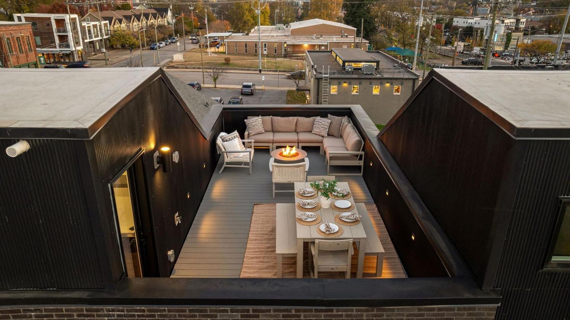 The Chestnut - Brand New Rooftop Skyline Views *
