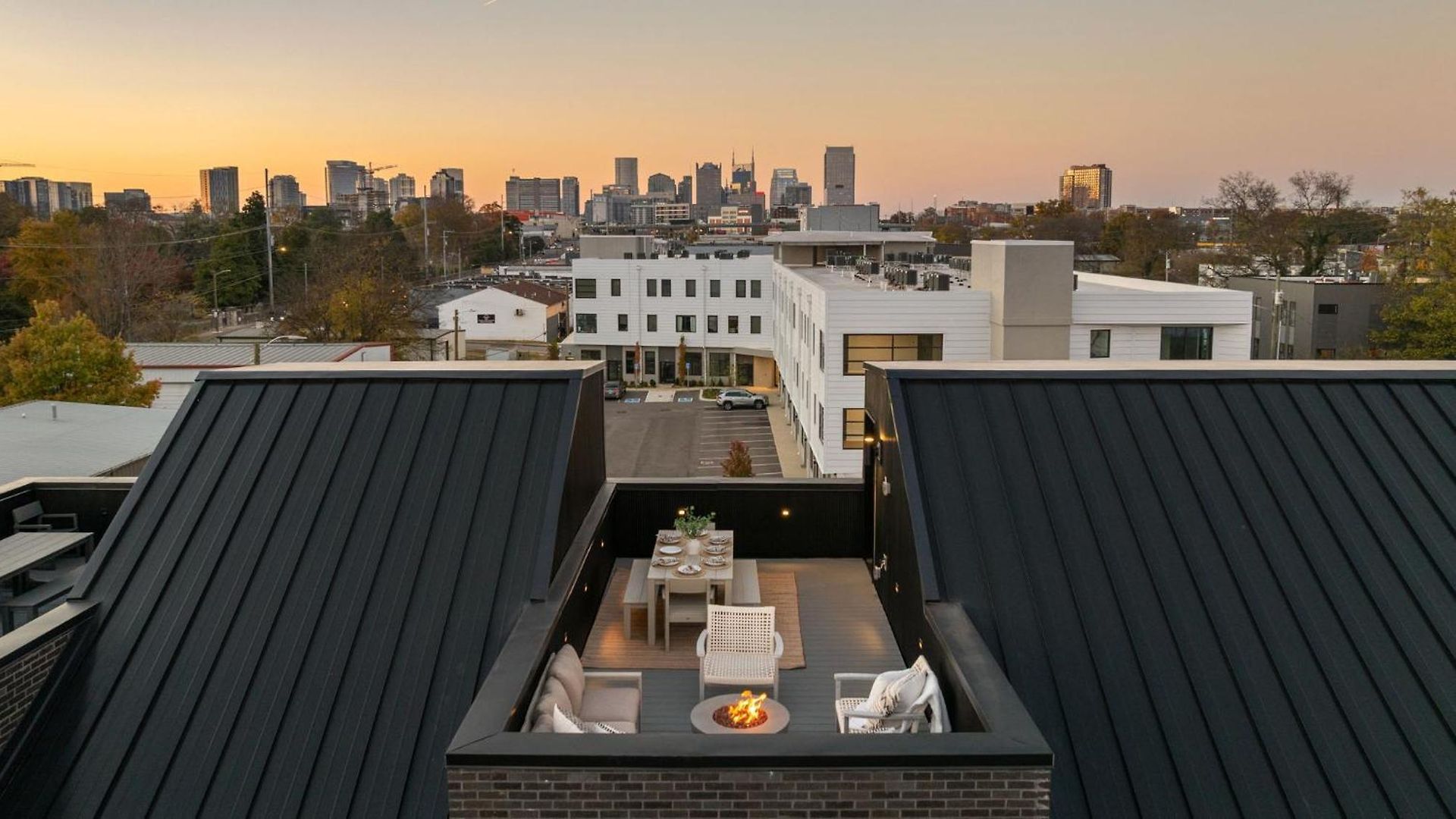 The Chestnut - Brand New Rooftop Skyline Views
