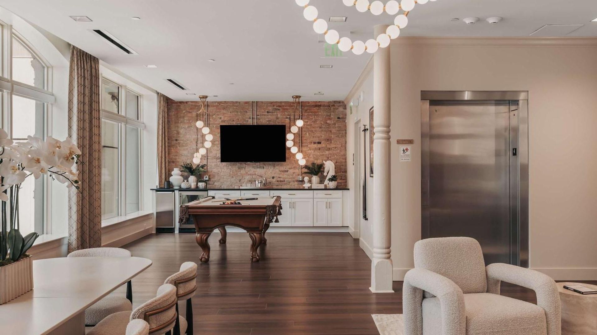 Starr Piano - Highball And Bellamy - 8 Bedroom Holiday home