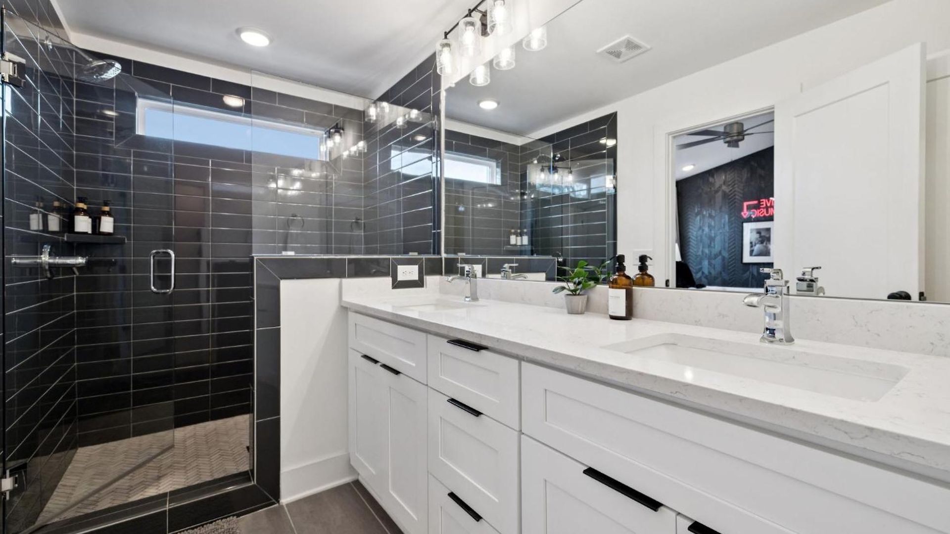 New Nash Modern Luxurious Space W Rooftop Views *