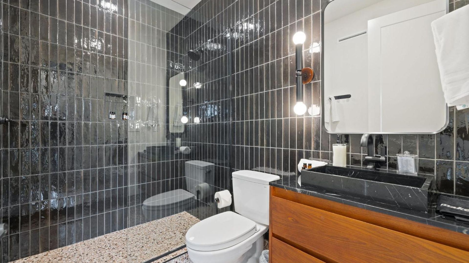 The Ashford - Brand New Gem Walk To Weho *