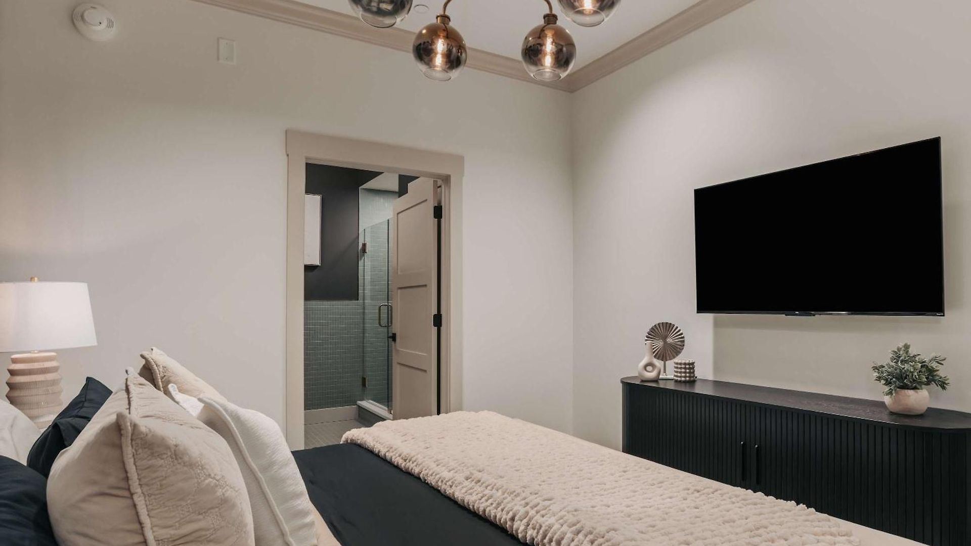 Starr Piano - Highball And Bellamy - 8 Bedroom