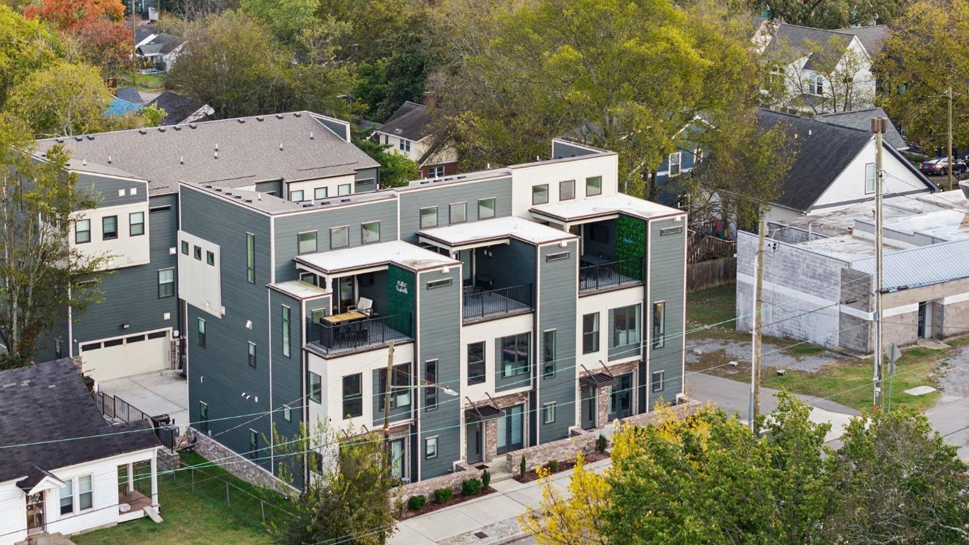 Holiday home New Nash Modern Luxurious Space W Rooftop Views *
