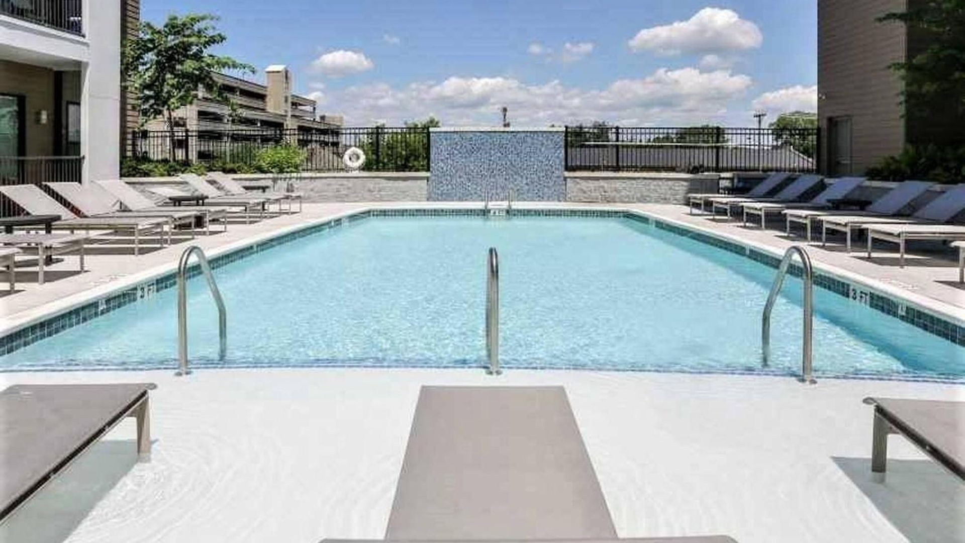 The Nash Luxe, Pool, Gym, Nightlife! Apartment *