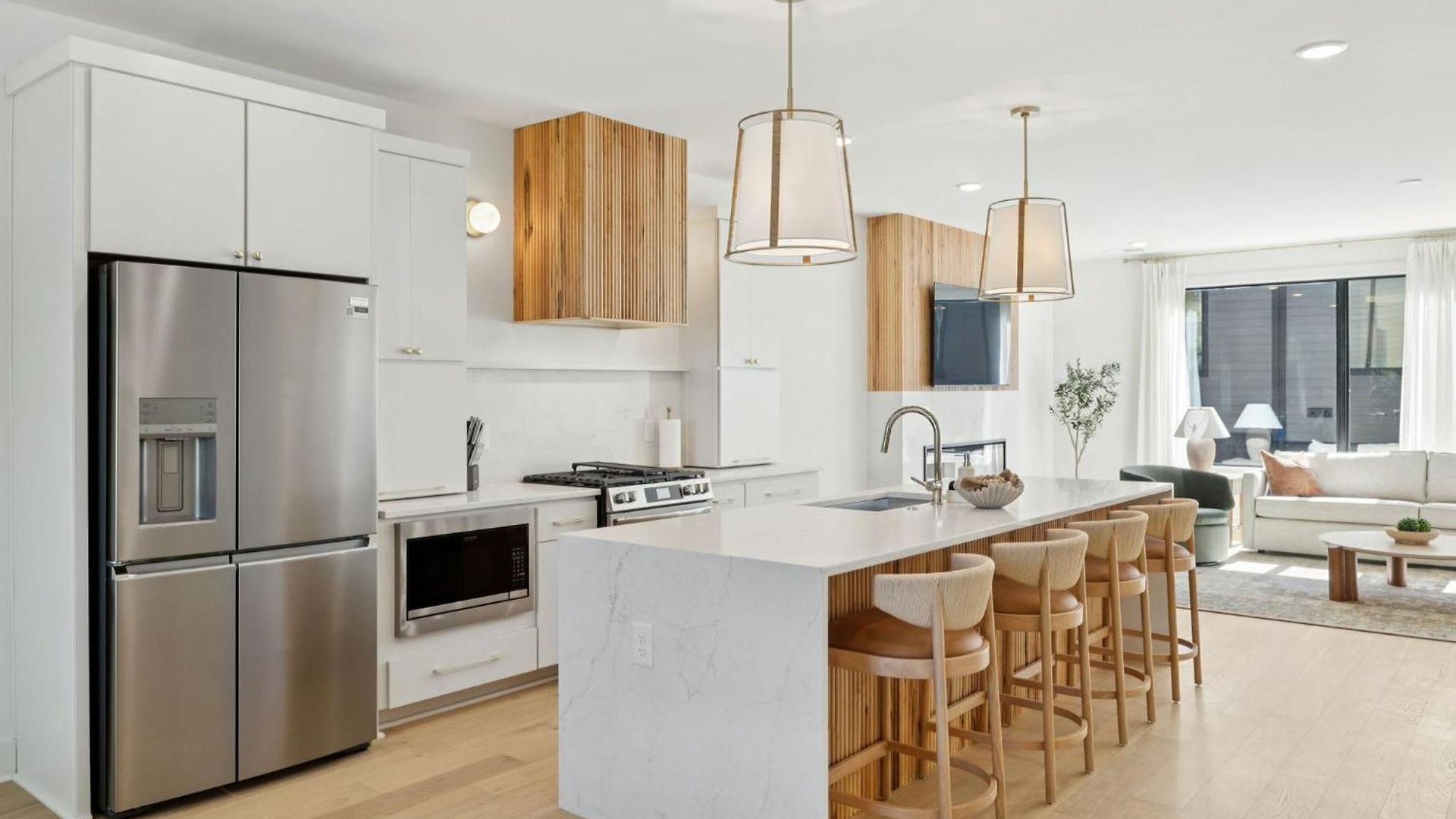 Getaway Rooftop Views & Modern Comfort