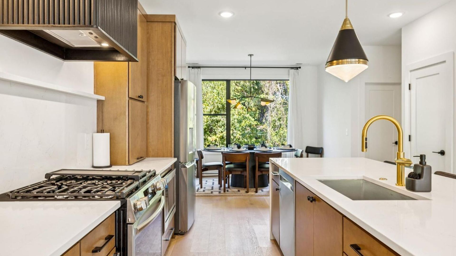 New Stylish Nash Townhouse W Hot Tub & Rooftop Apartment Nashville