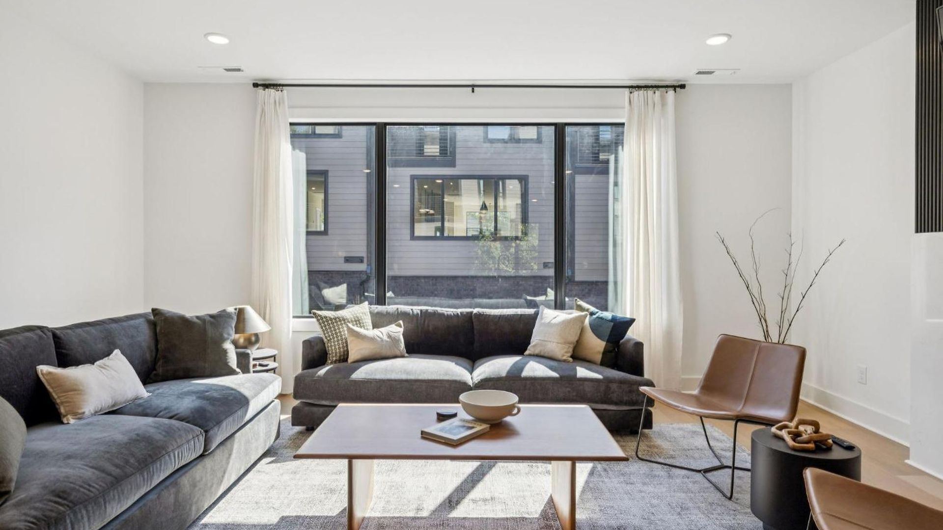 Apartment New Stylish Nash Townhouse W Hot Tub & Rooftop Nashville