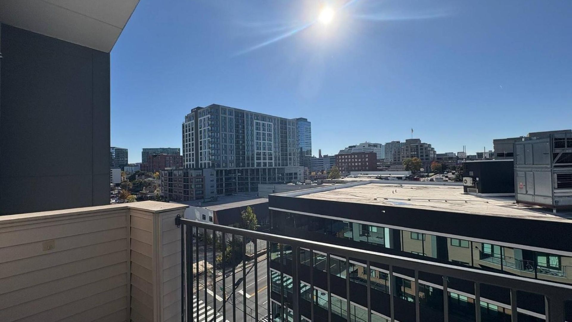 The Nash Luxe, Pool, Gym, Nightlife! * Nashville