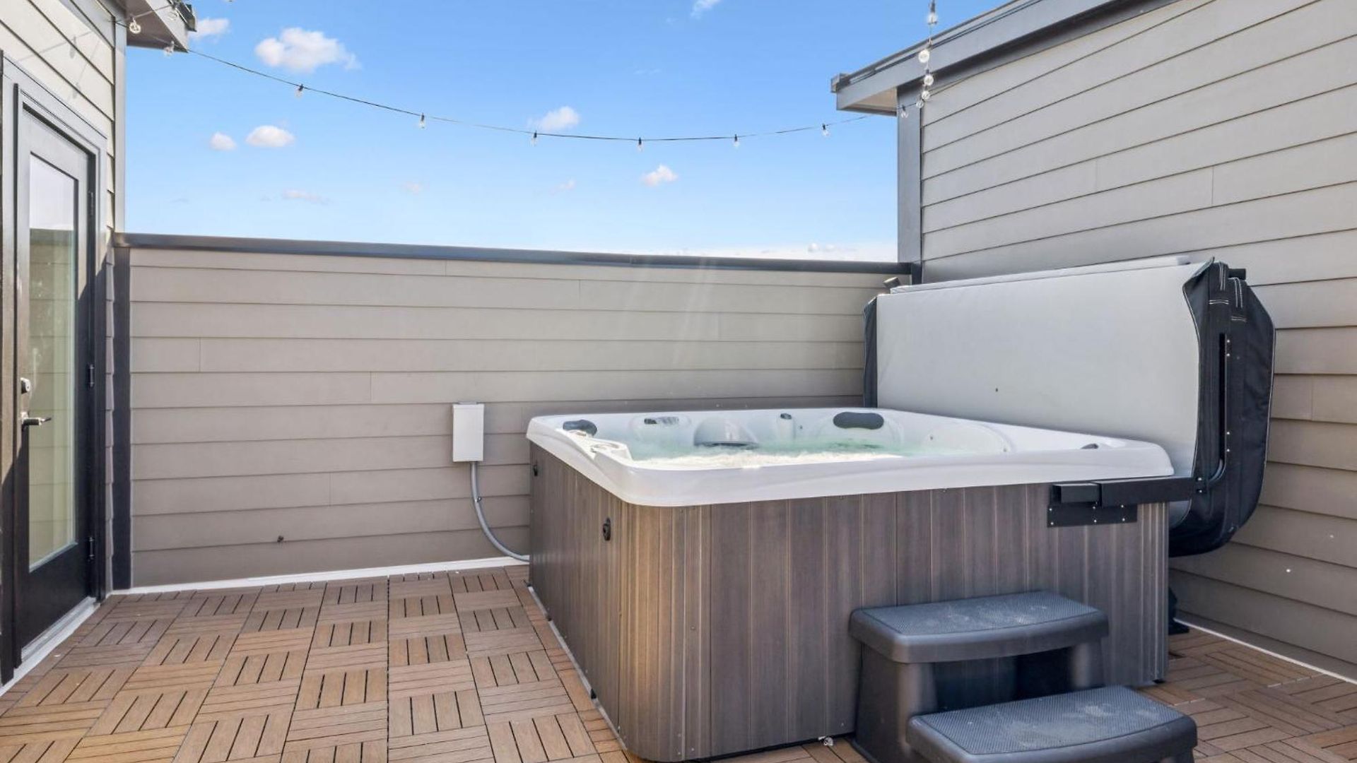 Apartment New Stylish Nash Townhouse W Hot Tub & Rooftop Nashville