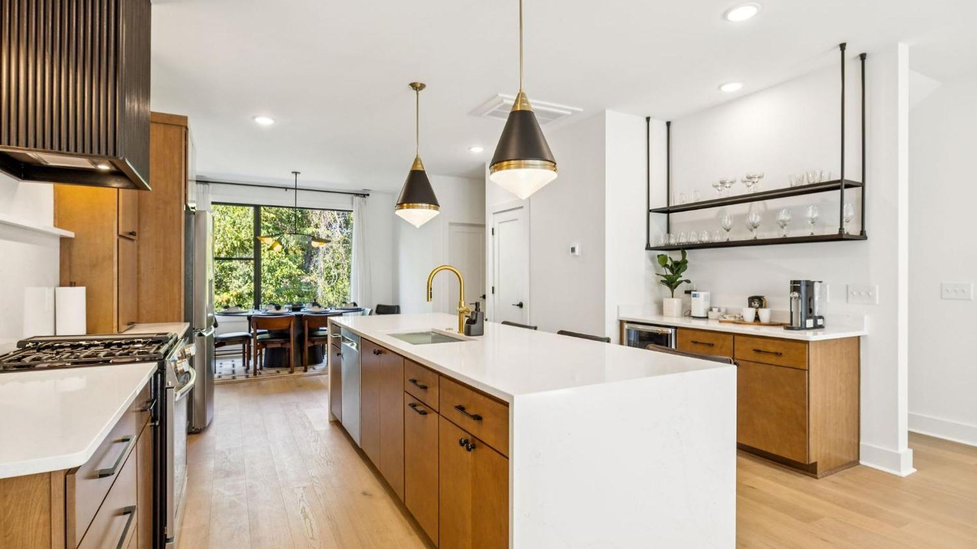 Apartment New Stylish Nash Townhouse W Hot Tub & Rooftop Nashville