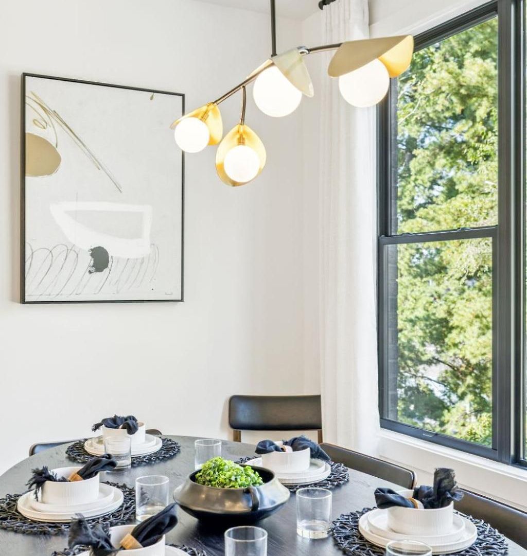 New Stylish Nash Townhouse W Hot Tub & Rooftop Apartment