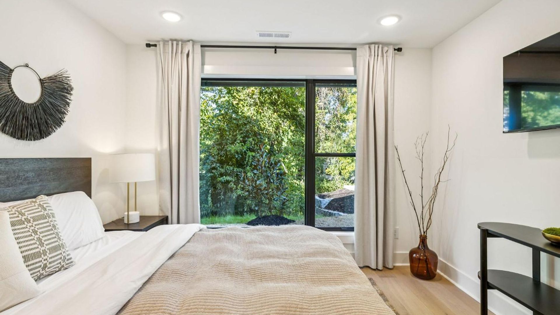 New Stylish Nash Townhouse W Hot Tub & Rooftop Nashville