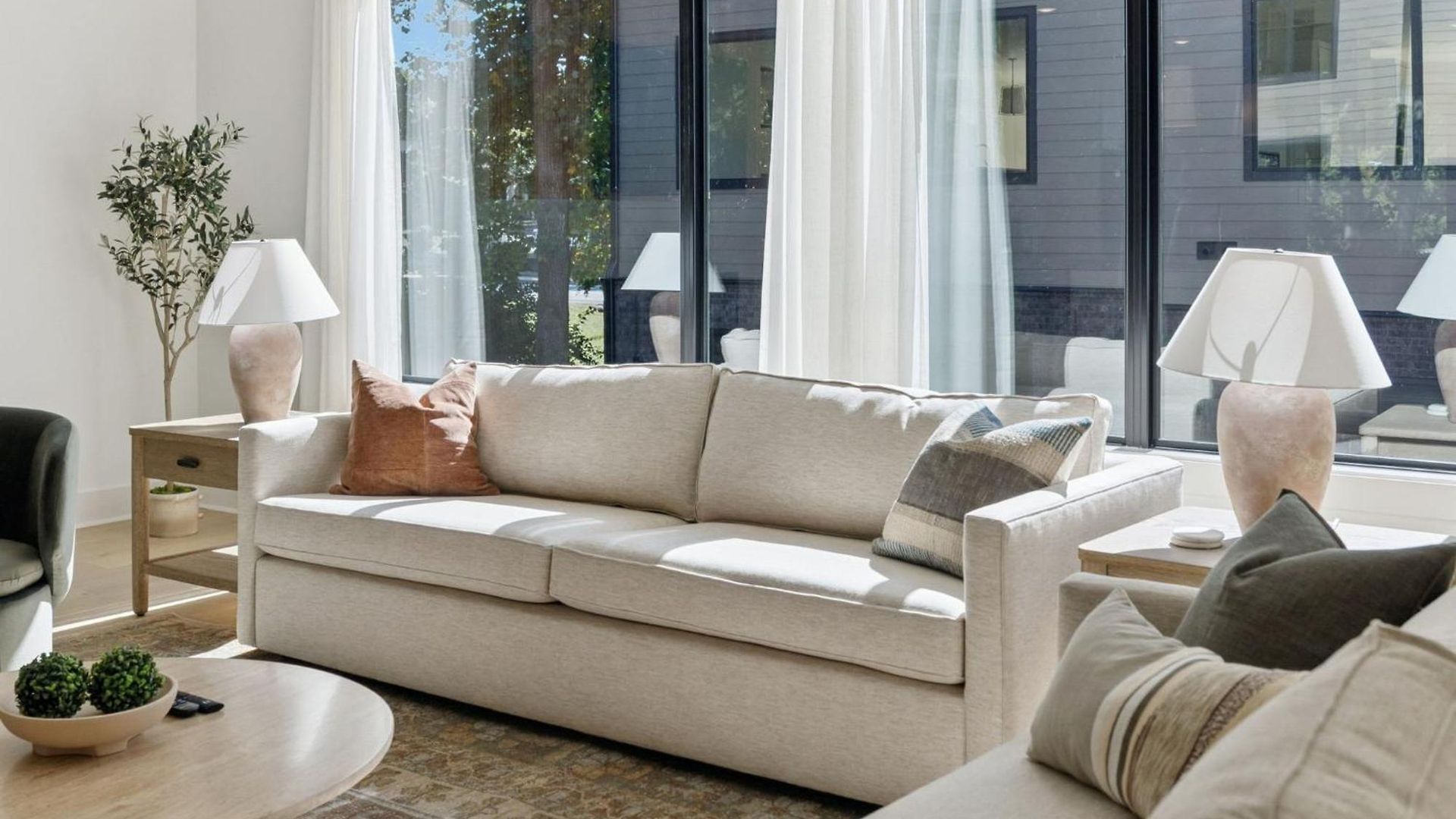 Getaway Rooftop Views & Modern Comfort Apartment
