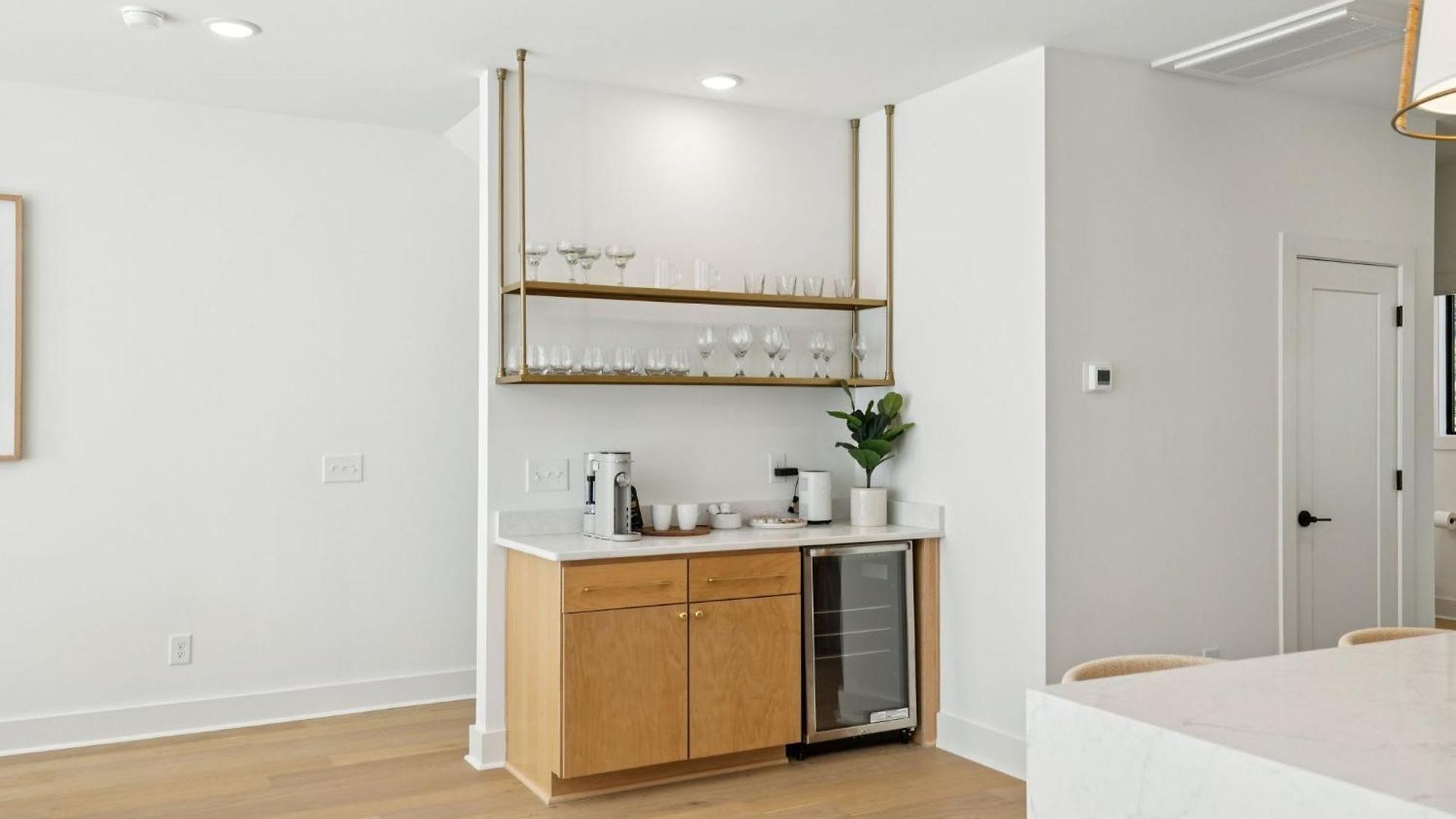 Getaway Rooftop Views & Modern Comfort Apartment *