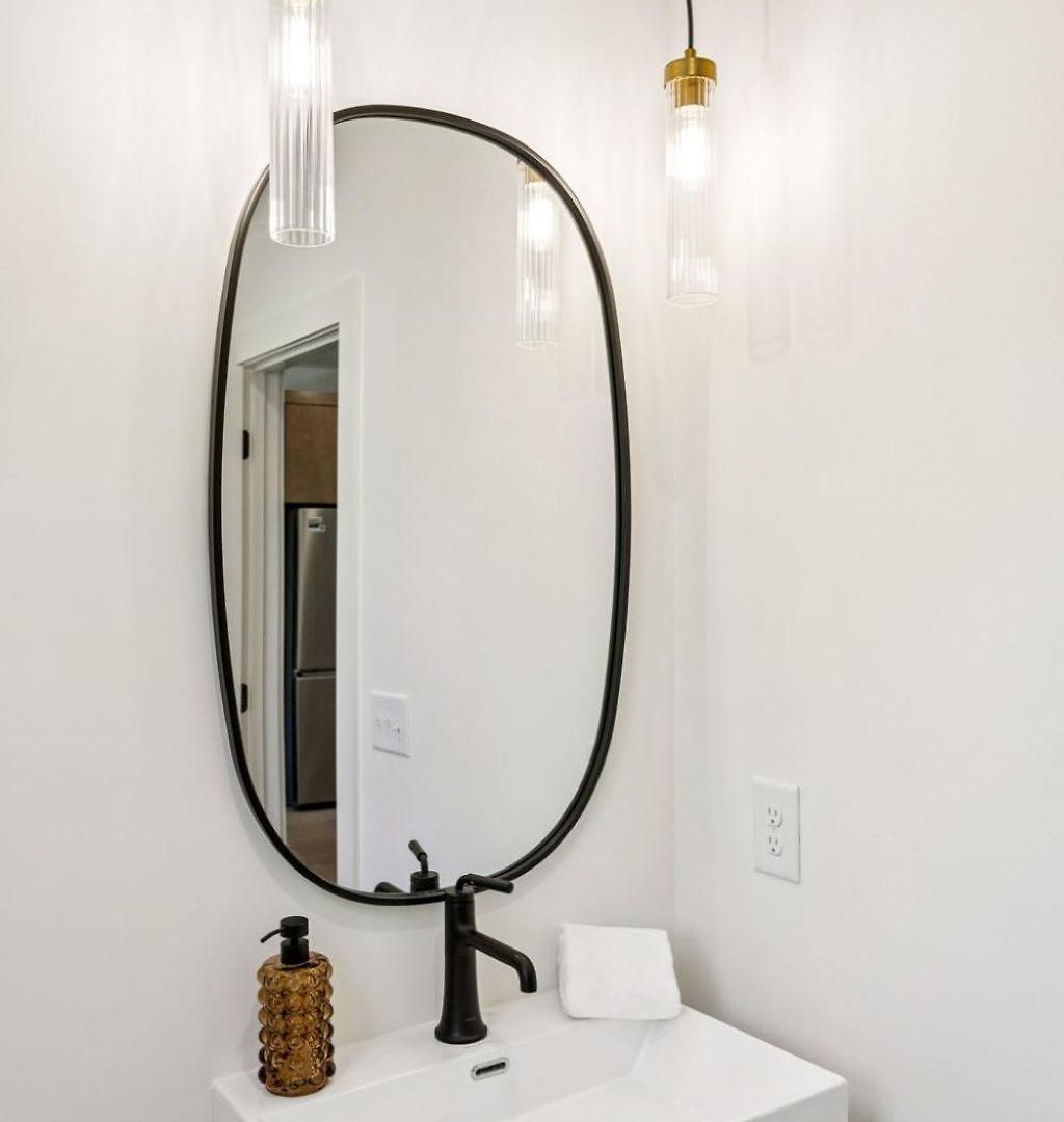 New Stylish Nash Townhouse W Hot Tub & Rooftop Apartment