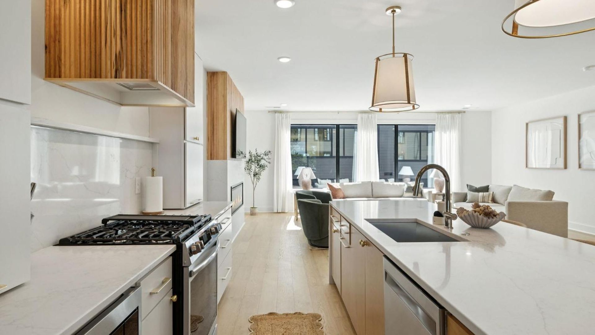 Getaway Rooftop Views & Modern Comfort *