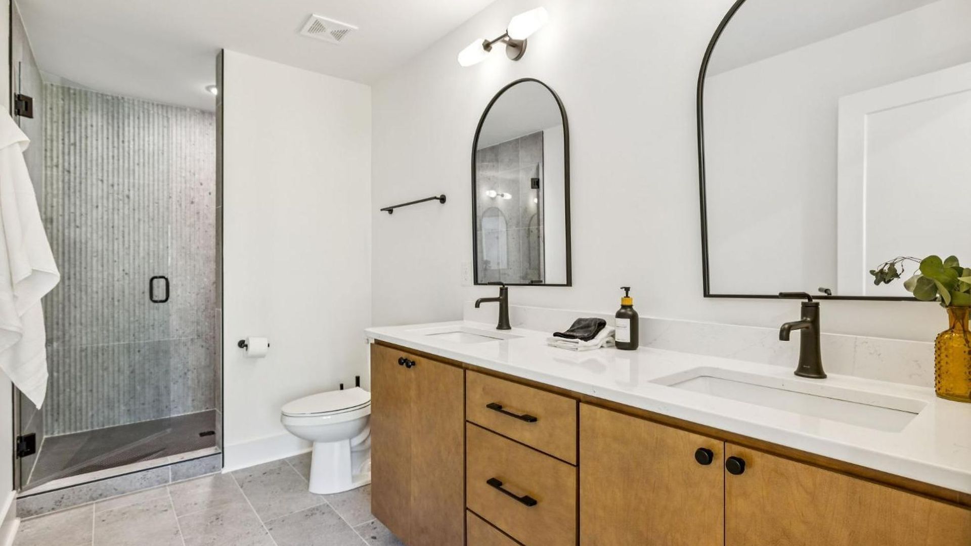 Apartment New Stylish Nash Townhouse W Hot Tub & Rooftop *
