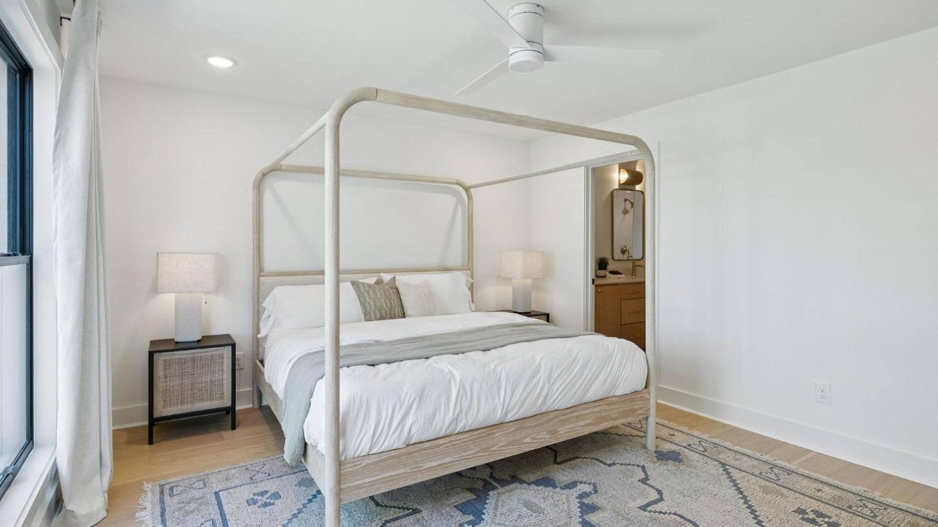 Apartment Getaway Rooftop Views & Modern Comfort Nashville