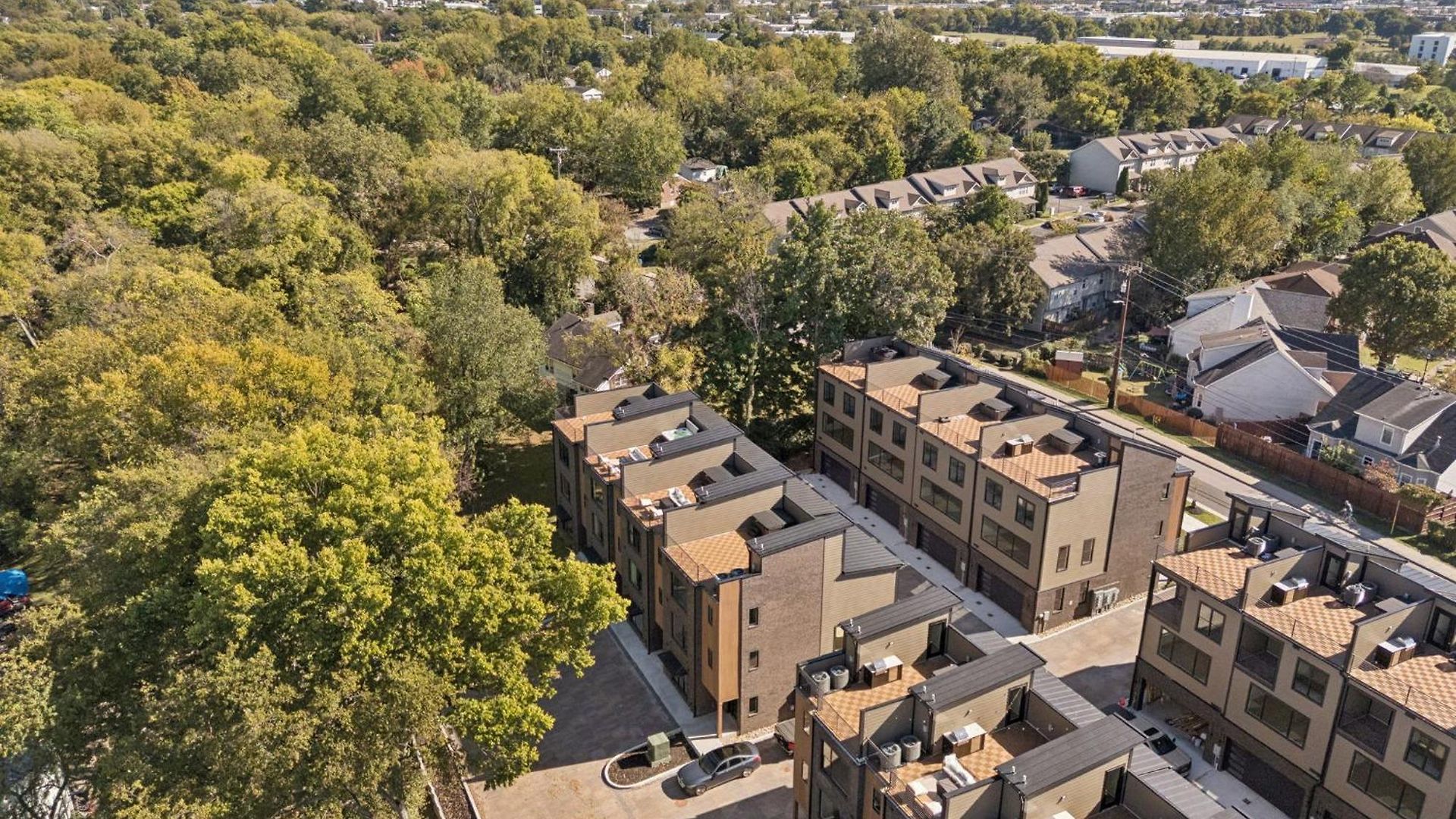 Apartment Getaway Rooftop Views & Modern Comfort *