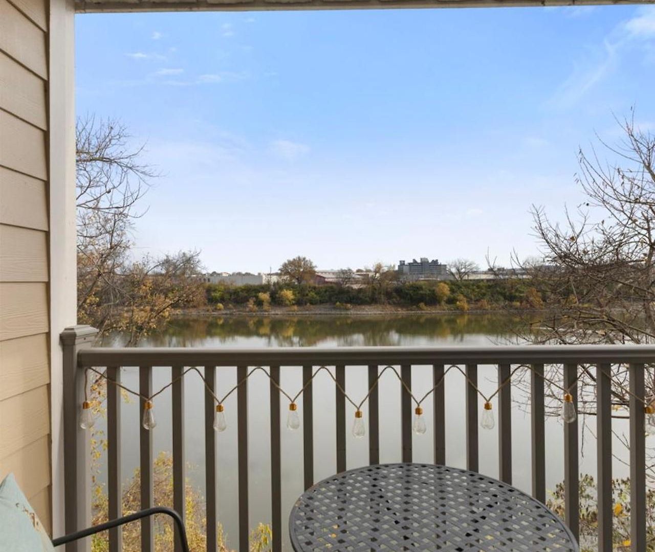 Downtown Riverfront Unit 820 Apartment *