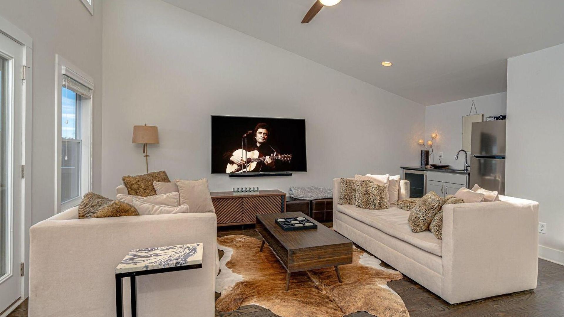Cultured Coach - Music Row - Mins To Downtown * Nashville