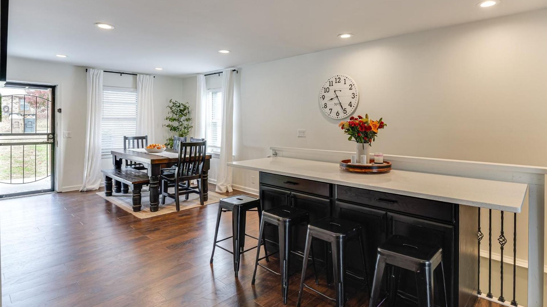 Backyard Retreat! Extended In Holiday home