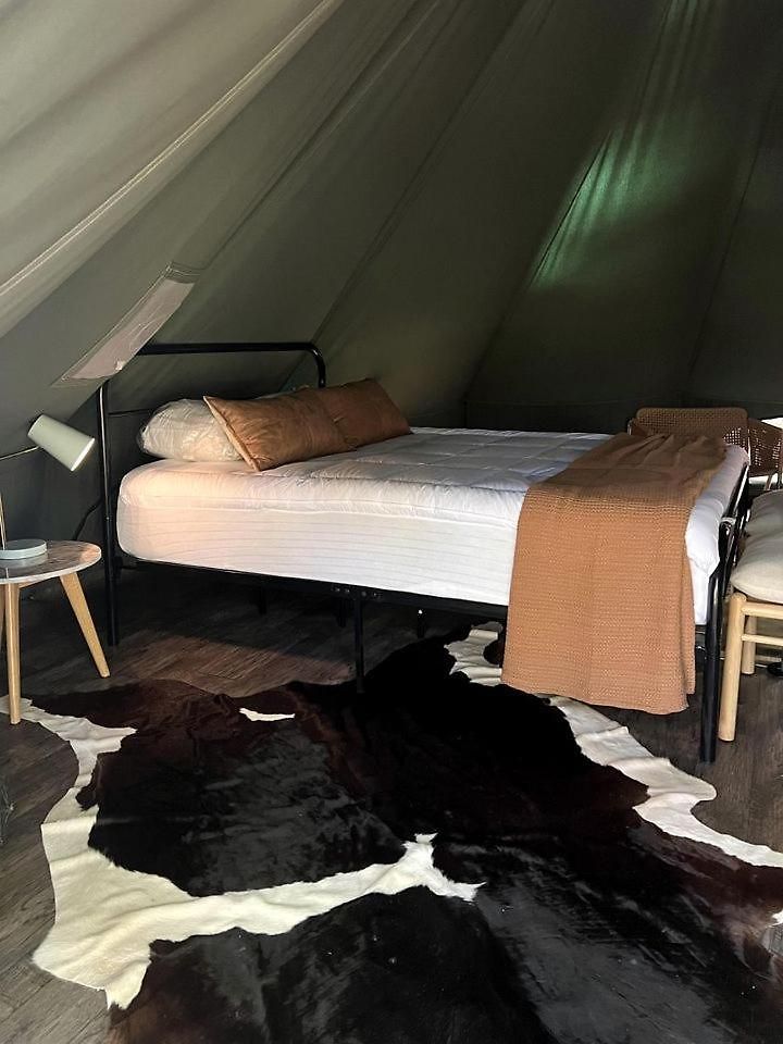 Spacious Equipped Bell Tent With Deck, Fire Pit And Picnic Space In Tennessee Holiday home Nashville