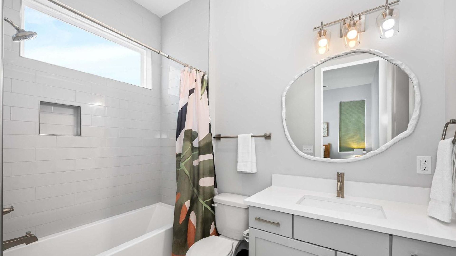 Holiday home Stylish 4br - Rooftop Deck Near Downtown