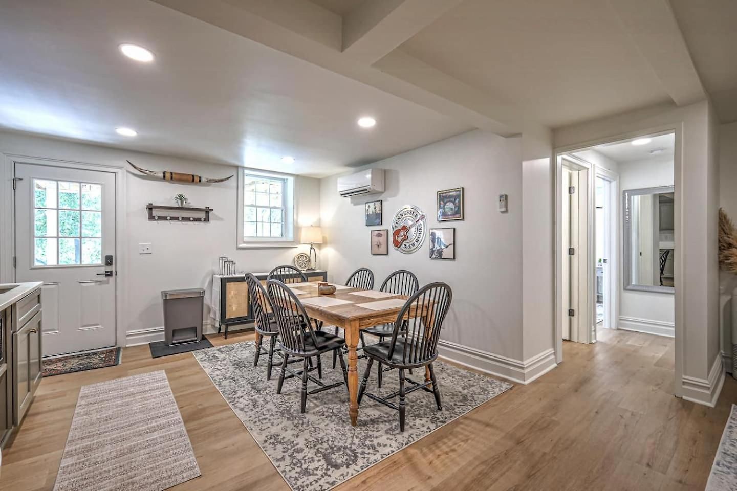 Dream Sylvan Park 4 Bed 3 Bath, Lush Outdoor Area