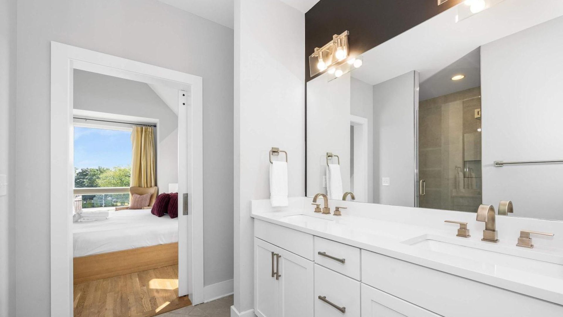 Holiday home Stylish 4br - Rooftop Deck Near Downtown