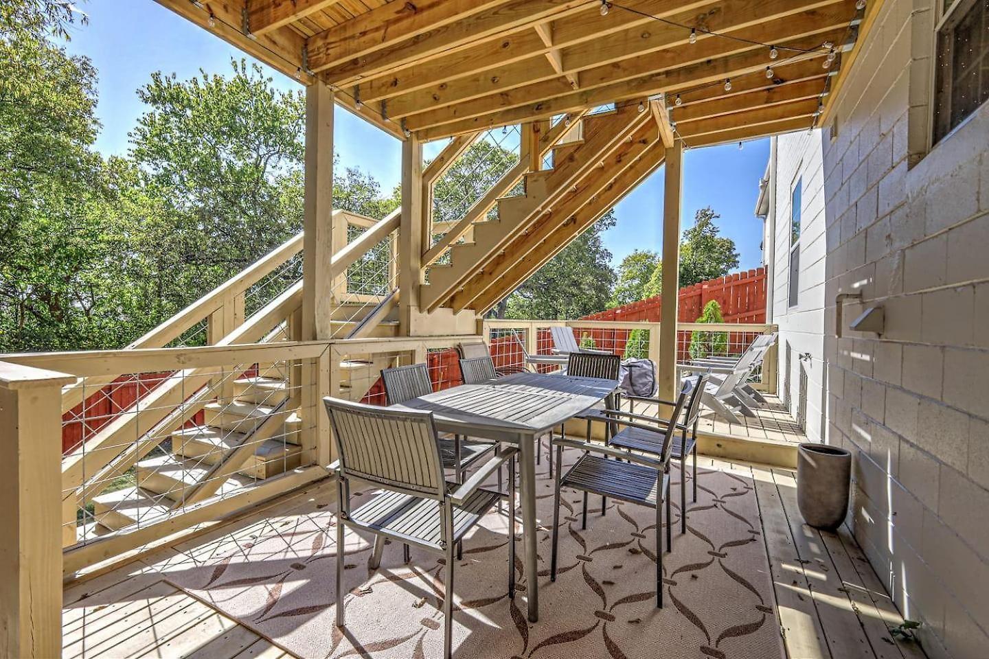 Dream Sylvan Park 4 Bed 3 Bath, Lush Outdoor Area Nashville