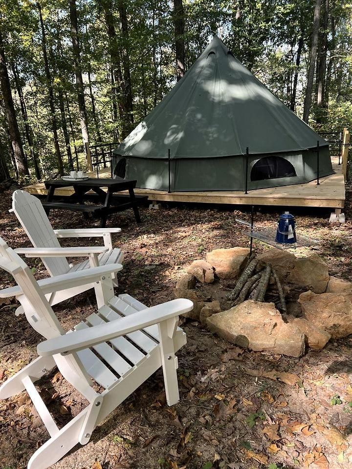 Spacious Equipped Bell Tent With Deck, Fire Pit And Picnic Space In Tennessee Holiday home Nashville