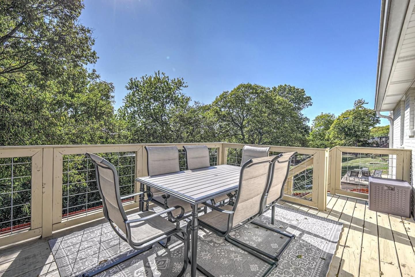 Dream Sylvan Park 4 Bed 3 Bath, Lush Outdoor Area *