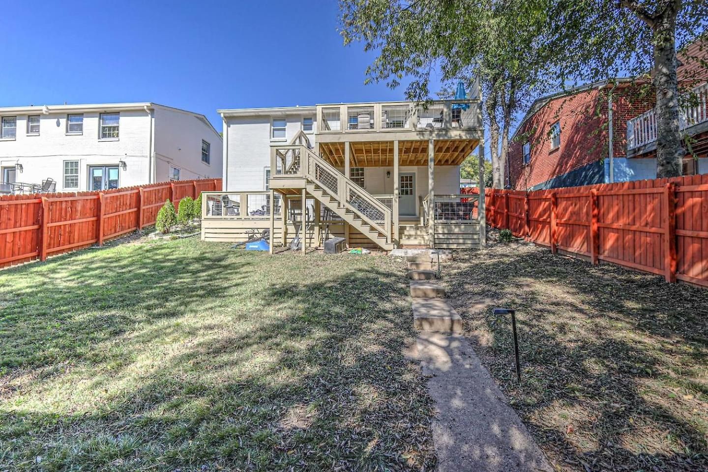 Dream Sylvan Park 4 Bed 3 Bath, Lush Outdoor Area