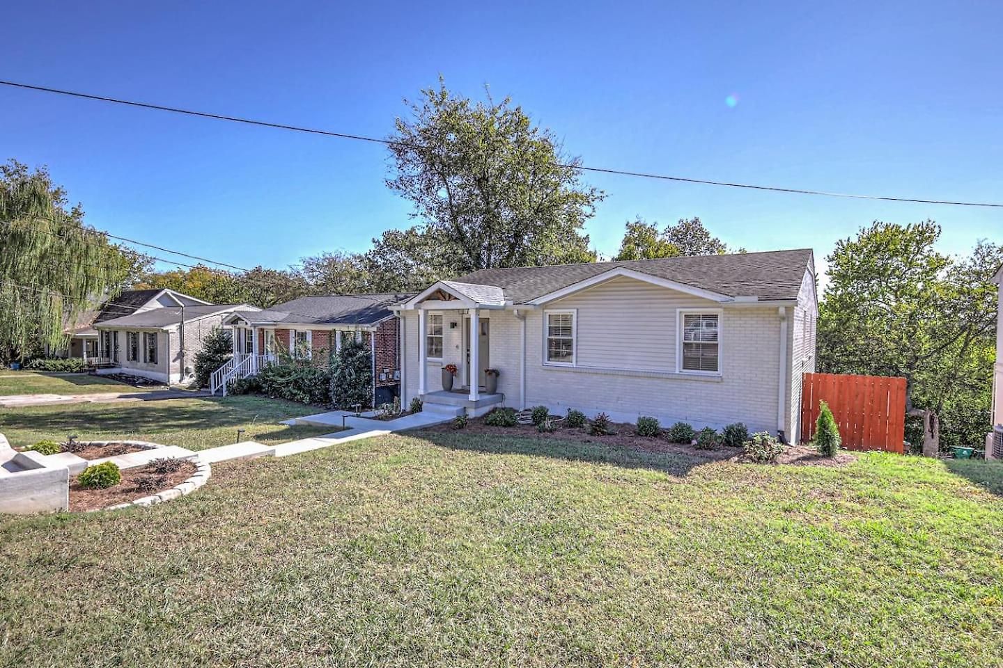 Dream Sylvan Park 4 Bed 3 Bath, Lush Outdoor Area Holiday home