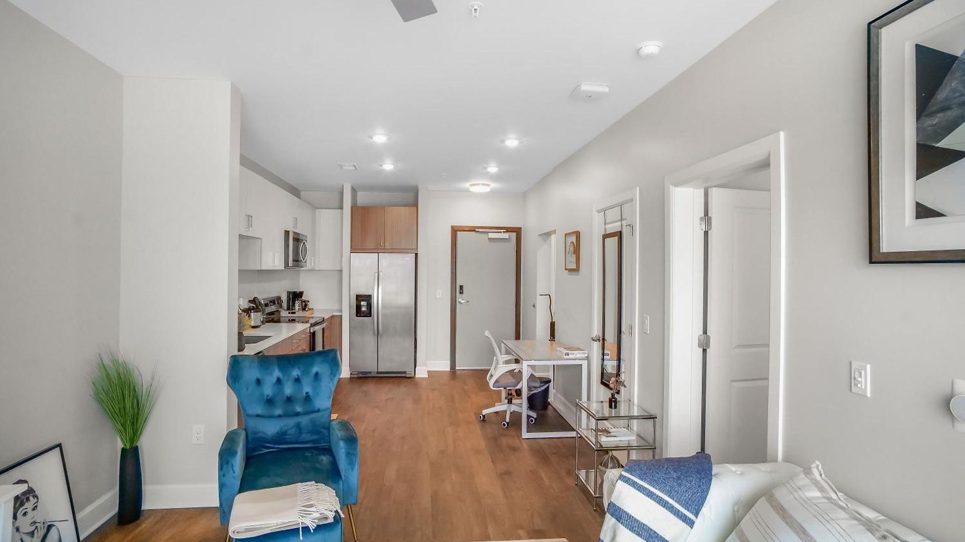 Apartment Monaco W Pool Gym Parking *