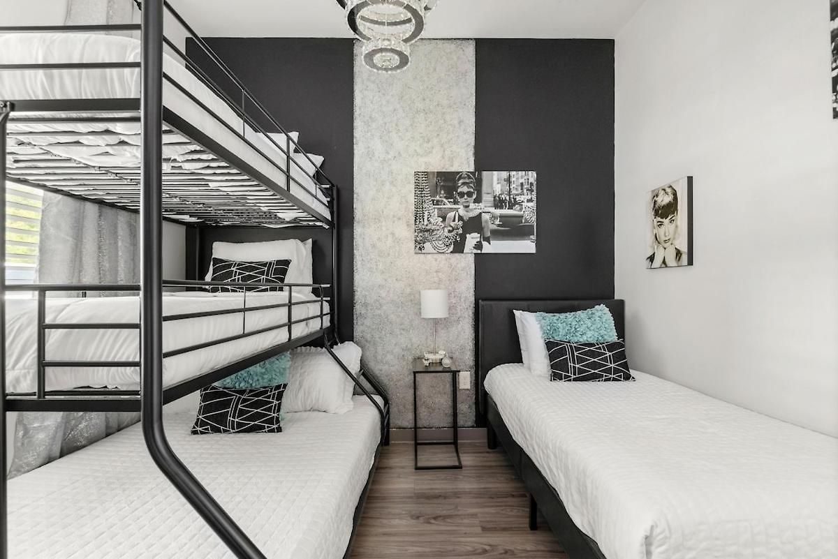 8br Group - 5 Min To Downtown *