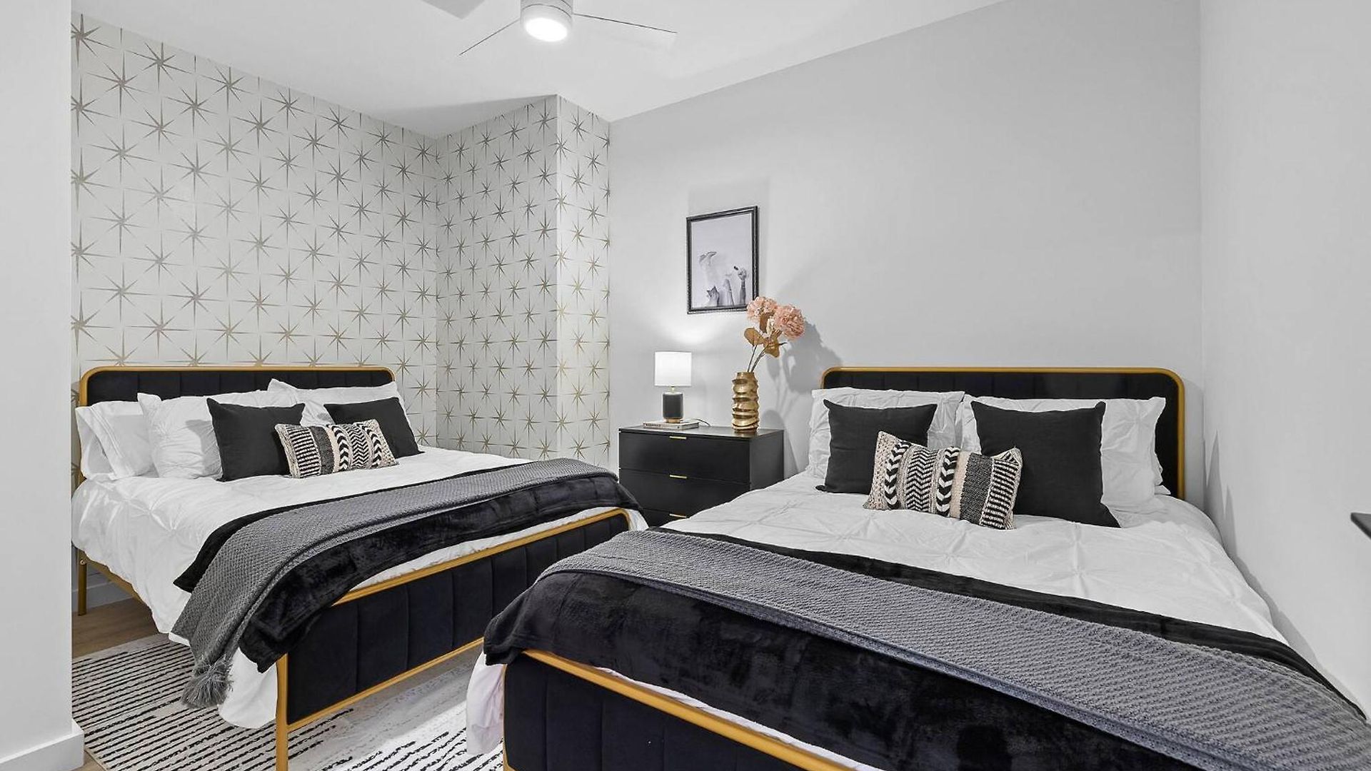 Walk To Broadway- Pool & Cabanas-luxury