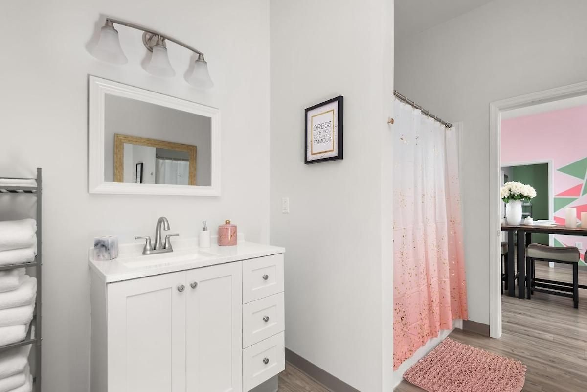 8br Group - 5 Min To Downtown Apartment *