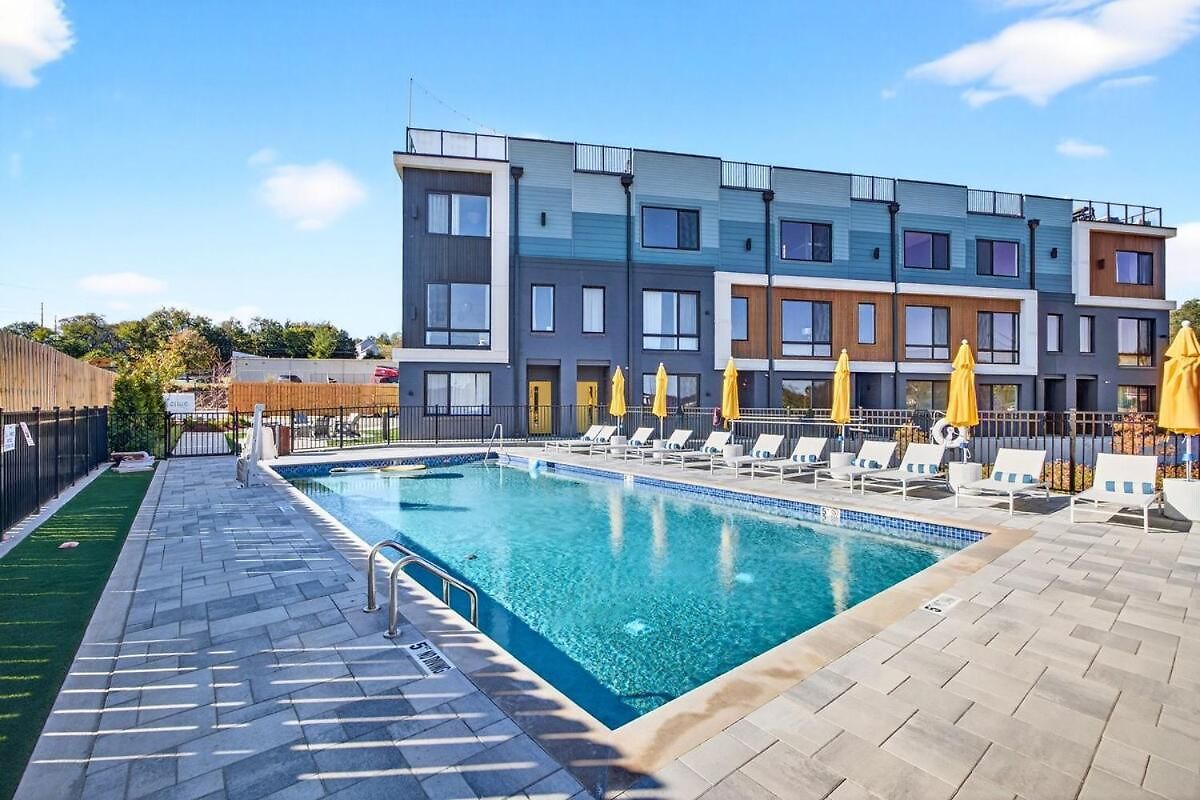 Apartment Lux Retreat Xl Group Skyline Game 3 Mi Dt Nashville