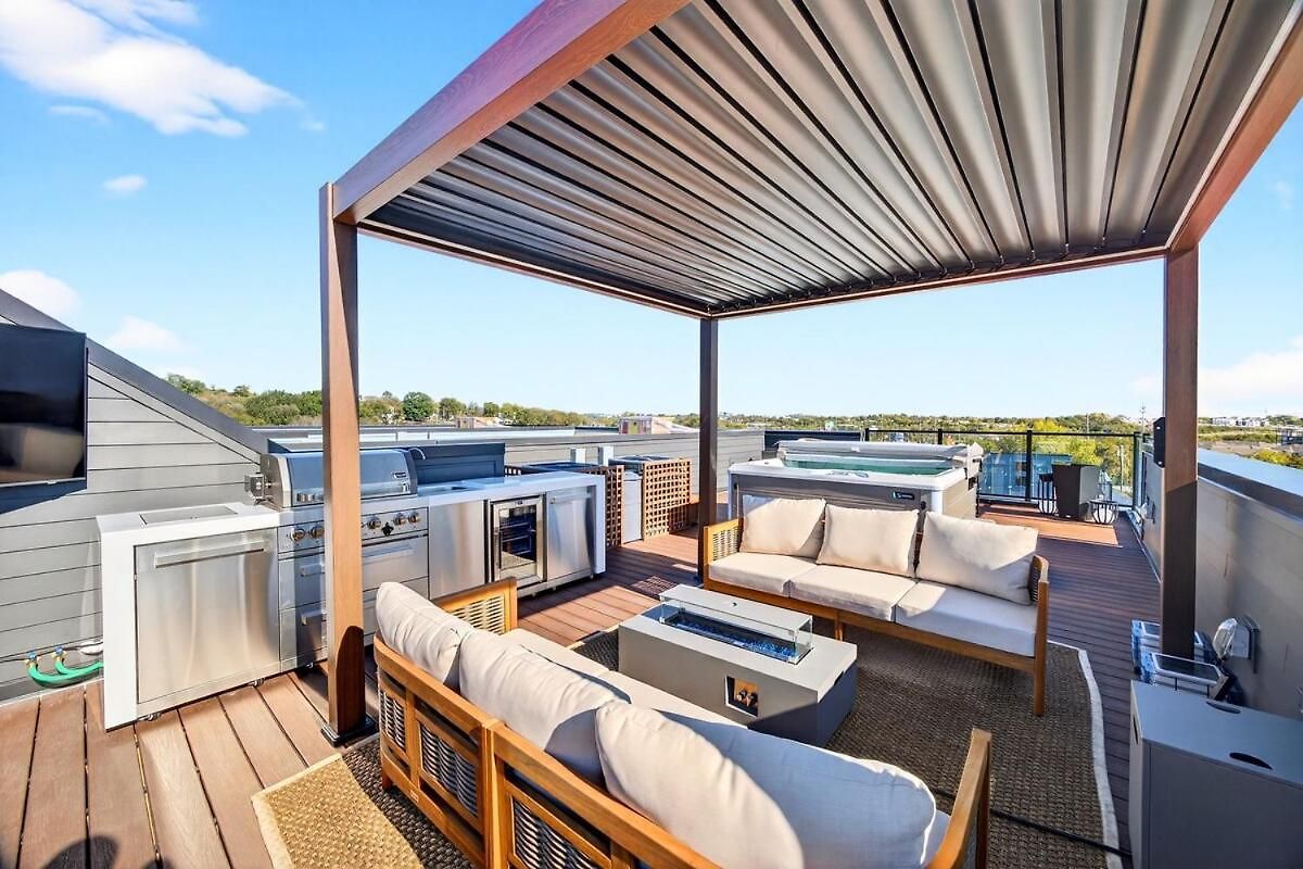 Lux Retreat Xl Group Skyline Game 3 Mi Dt Apartment Nashville