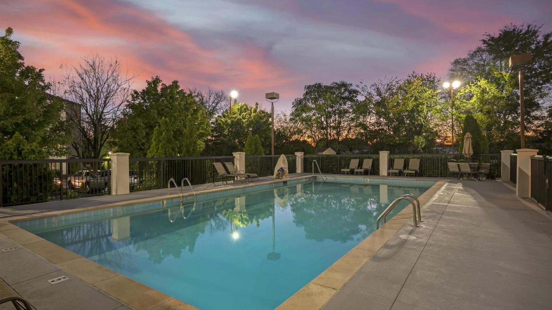 Western Near Opryland 3*