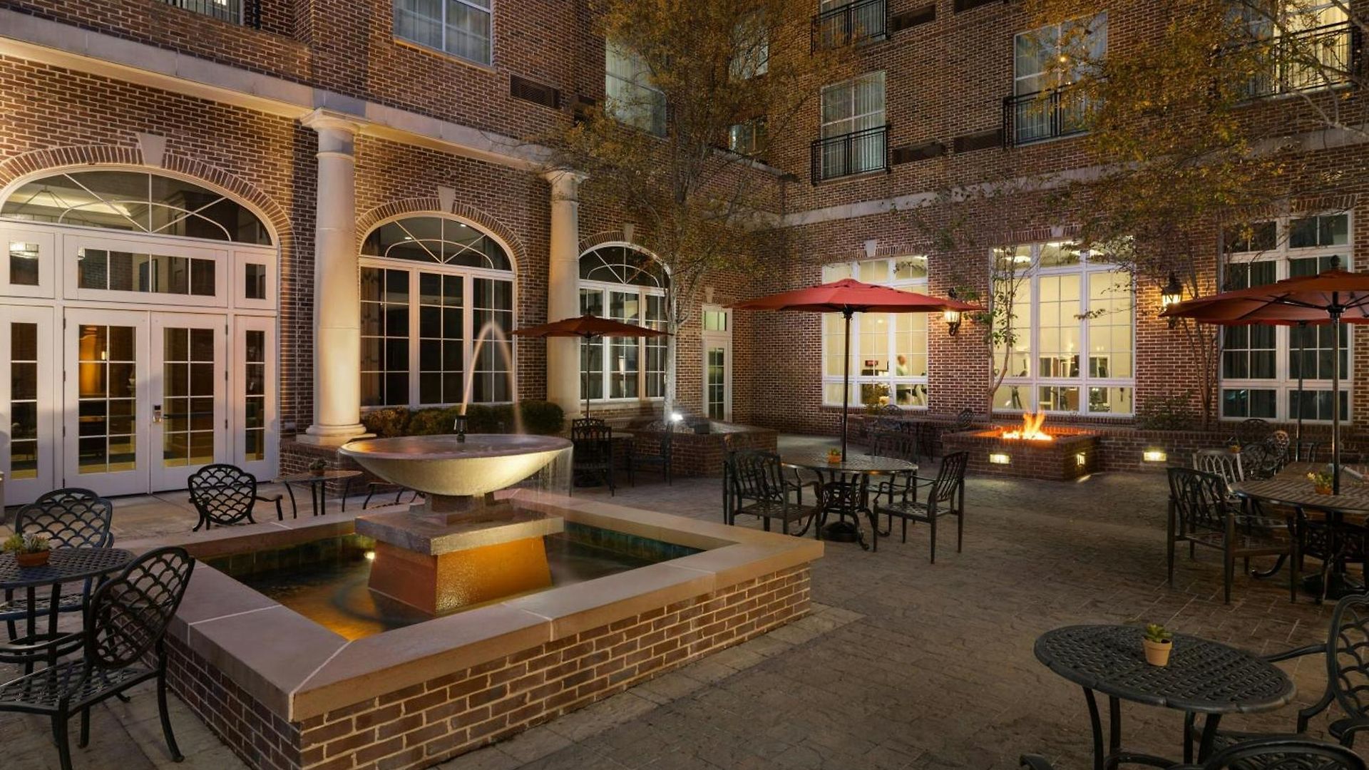 Courtyard By Marriott Hills