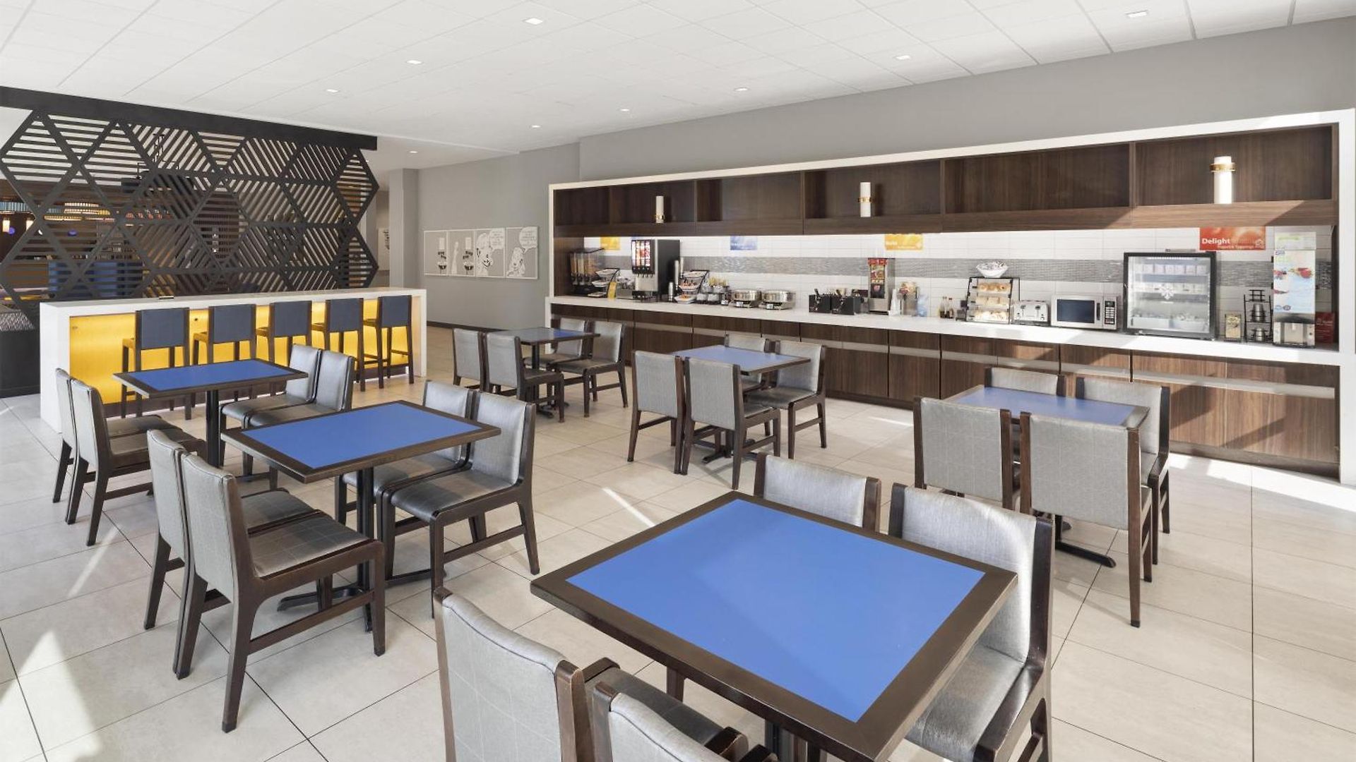 Hotel Glo Western Airport