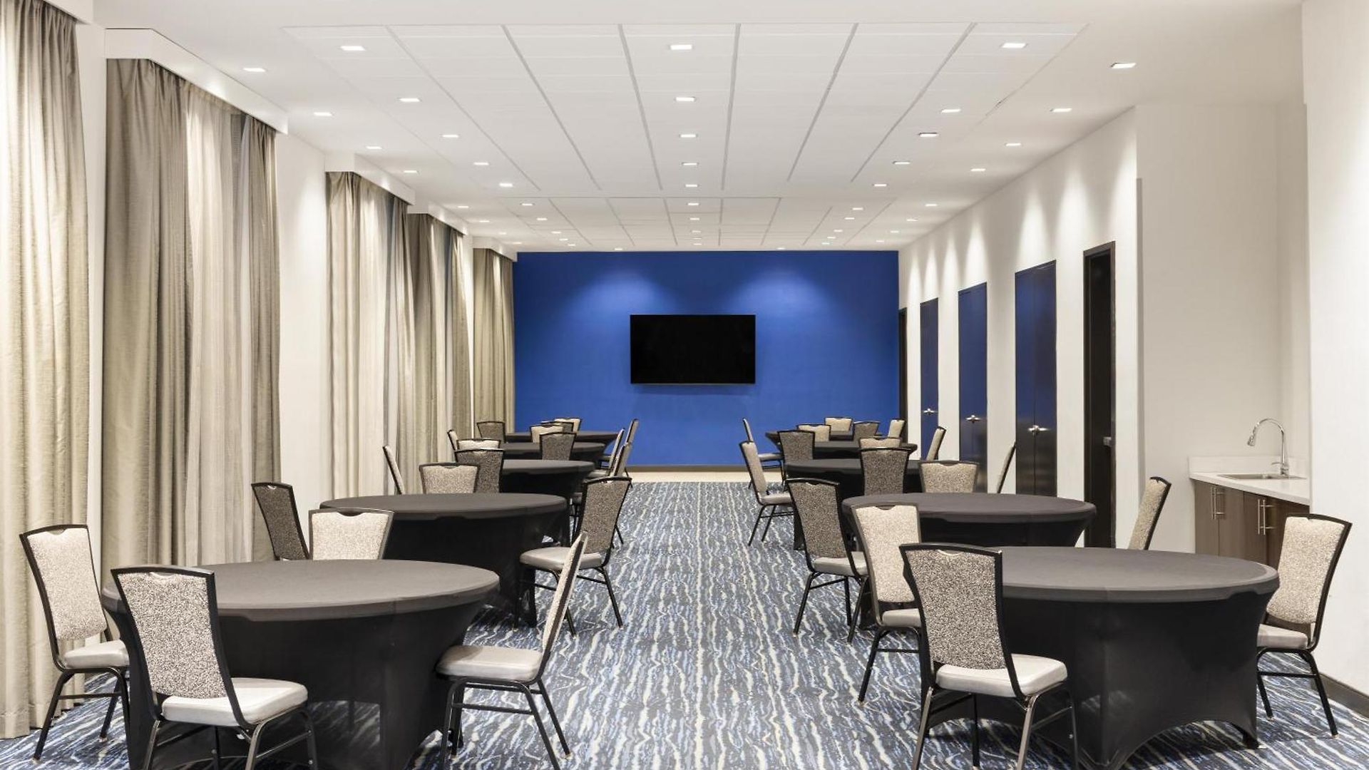 Glo Western Airport Hotel Nashville