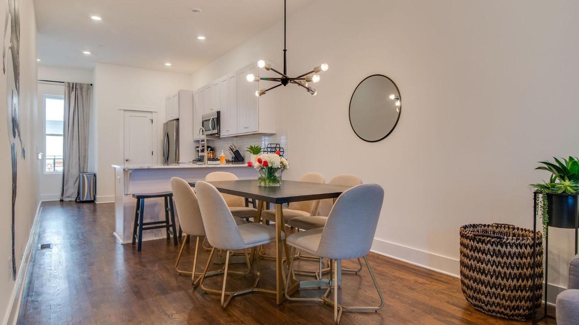 Holiday home Luxe Hillsboro Village Homes For 24 With 4 Patios, Rooftops And Garage Parking, Gourmet Kitchens And Smart Tvs, Walk To Vanderbilt, Pancake Pantry And Fido, 24hr Hospitality, 10 Min To Broadway And The Parthenon *