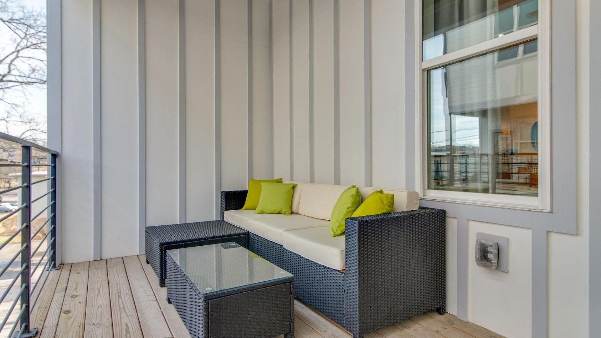 Holiday home Hillsboro Village Retreat Garage Rooftop Deck Sleeps 12 Sophisticated Open Living & Gourmet Kitchen Smart Tvs Pet-friendly W Private Garage Walk To Vanderbilt Minutes To 12 South & Broadway 24 7 Hospitality *
